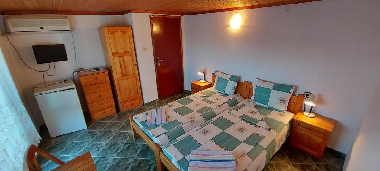 Guest House Nikolovi Lozenets Exterior foto