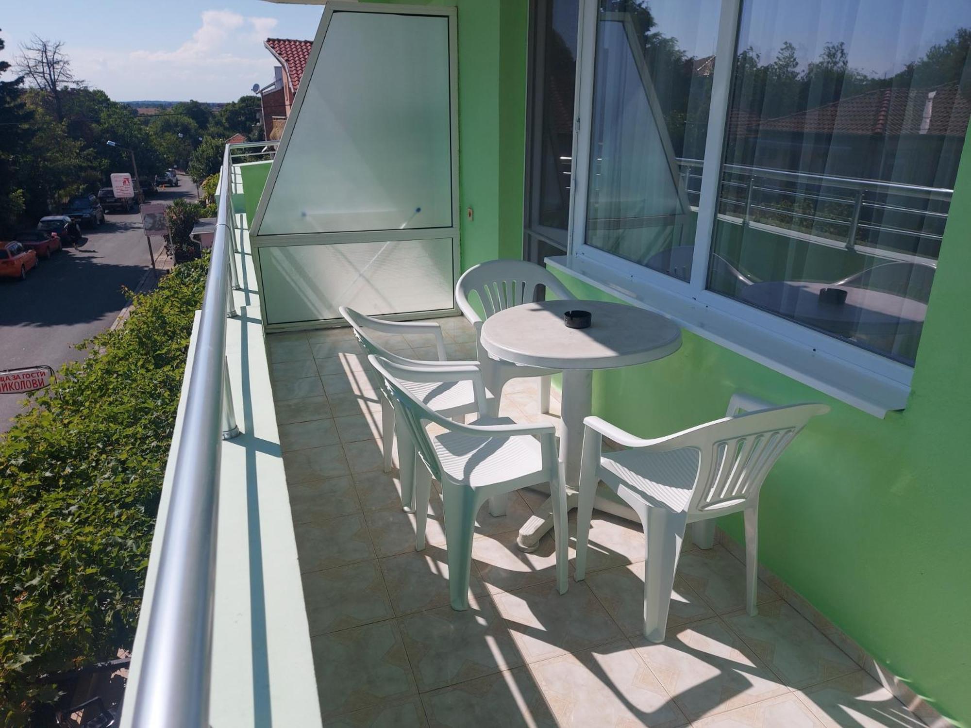 Guest House Nikolovi Lozenets Exterior foto